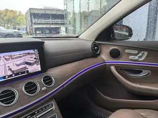 Mercedes-Benz E-Class 2023 Reforma E 300 L Estilo de moda Coche interior foto 15 Mercedes-Benz E-Class 2023 Reforma E 300 L Estilo de moda Coche interior foto 15