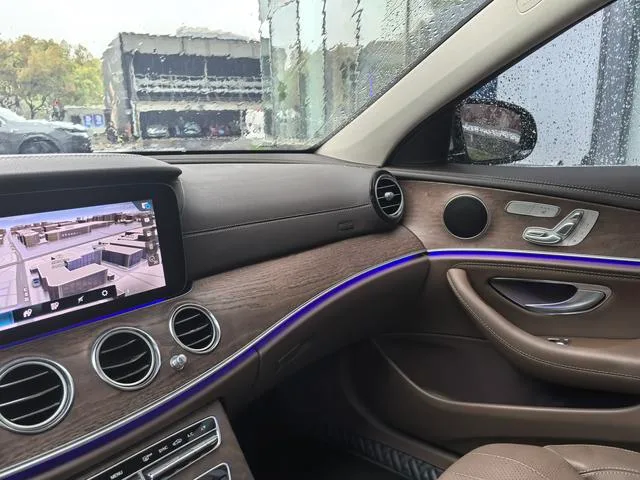 Mercedes-Benz E-Class 2023 Reforma E 300 L Estilo de moda Coche interior foto 15 Mercedes-Benz E-Class 2023 Reforma E 300 L Estilo de moda Coche interior foto 15