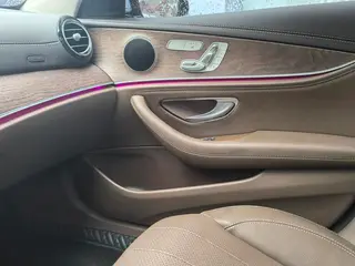 Mercedes-Benz E-Class 2023 Reforma E 300 L Estilo de moda Coche interior foto 16 Mercedes-Benz E-Class 2023 Reforma E 300 L Estilo de moda Coche interior foto 16