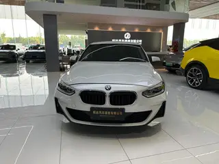 BMW 1 Series 2021 Restyling 120i M Sports version exterior photo 2 BMW 1 Series 2021 Restyling 120i M Sports version exterior photo 2