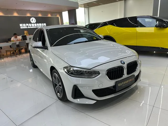 BMW 1 Series 2021 Restyling 120i M Sports version exterior photo 3 BMW 1 Series 2021 Restyling 120i M Sports version exterior photo 3