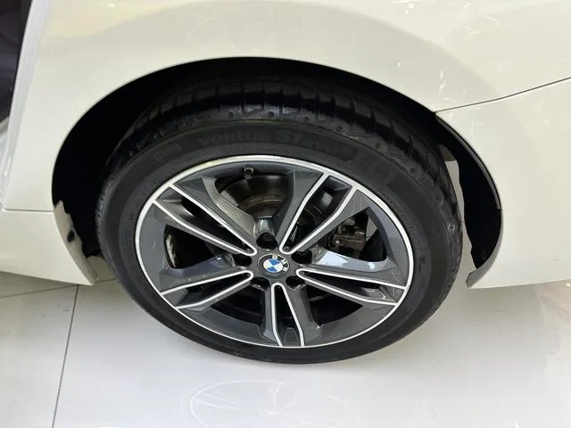 BMW 1 Series 2021 Restyling 120i M Sports version interior photo 12 BMW 1 Series 2021 Restyling 120i M Sports version interior photo 12