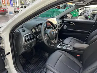 BMW 1 Series 2021 Restyling 120i M Sports version interior photo 15 BMW 1 Series 2021 Restyling 120i M Sports version interior photo 15