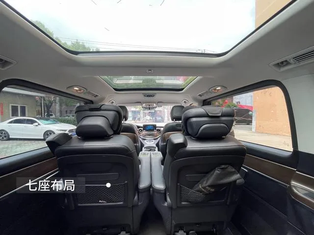 Mercedes-Benz V-Class 2021 V 260 L Empattement long Premium Edition intérieur photo 13