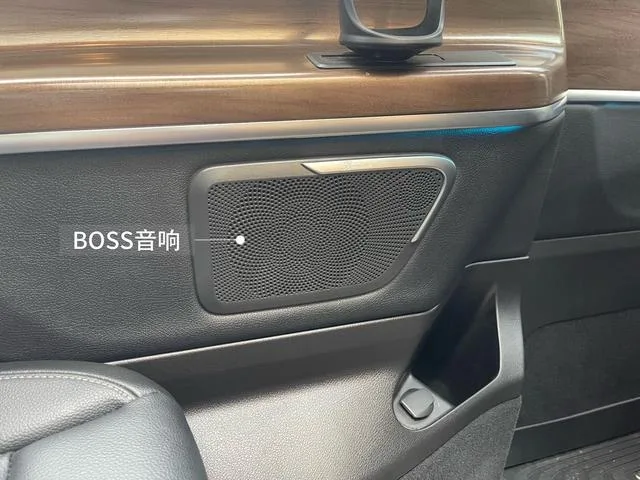 Mercedes-Benz V-Class 2021 V 260 L Empattement long Premium Edition intérieur photo 19