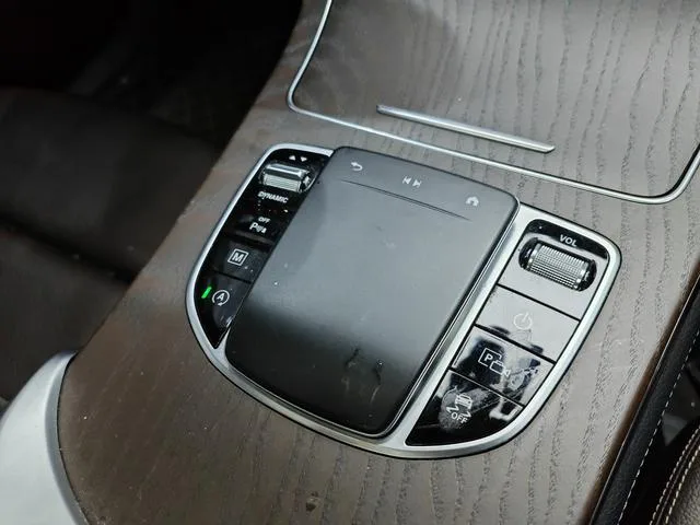 Mercedes-Benz GLC 2021 GLC 260 L 4MATIC Type de luxe intérieur photo 16