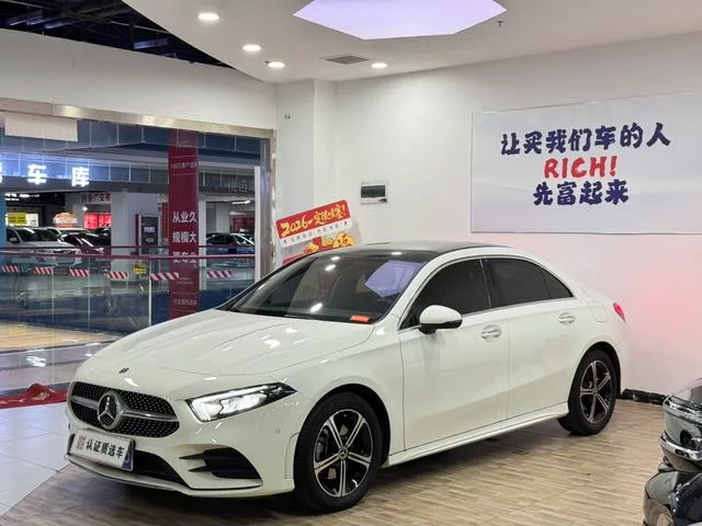 Mercedes-Benz A-Class 2022 Segundo cambio A 200 L Edición de moda de coche deportivo exterior foto 2