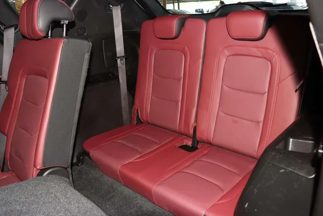 Jetour X70 PLUS 2021 1.6T DCT ground Pro 7 seat interior photo 12 Jetour X70 PLUS 2021 1.6T DCT ground Pro 7 seat interior photo 12