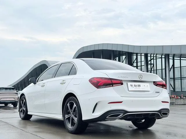 Mercedes-Benz A-Class 2022 Вторичная модификация A 200 L Спортивный седан Модная версия интерьер фото 9