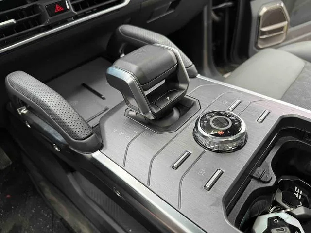 Jetour T2 2023 1.5TD Two-wheel drive Discover PRO interior photo 17 Jetour T2 2023 1.5TD Two-wheel drive Discover PRO interior photo 17