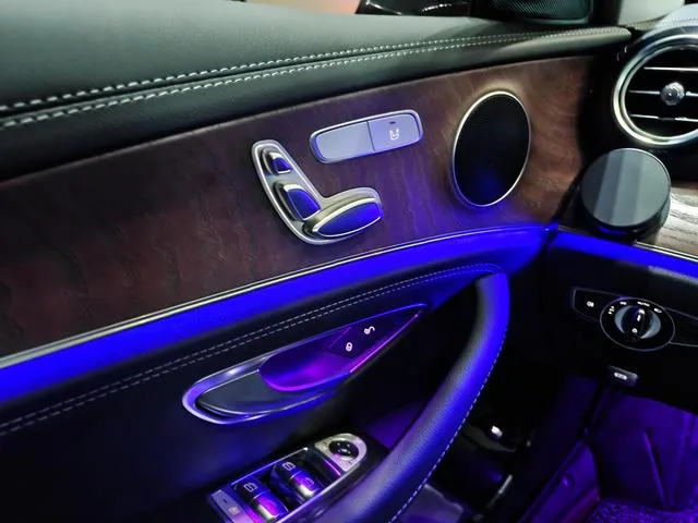 Mercedes-Benz E-Class 2023 E 260 L Coche interior foto 8 Mercedes-Benz E-Class 2023 E 260 L Coche interior foto 8