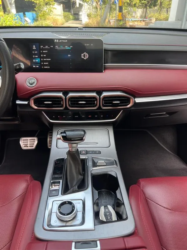 Jetour X70 PLUS 2021 1.6T DCT star Pro 7 seat interior photo 17 Jetour X70 PLUS 2021 1.6T DCT star Pro 7 seat interior photo 17