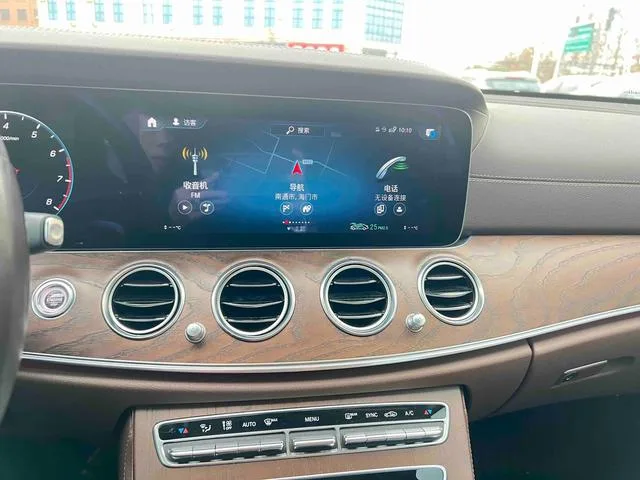Mercedes-Benz E-Class 2021 Restyling E 300 L Fashionable Passenger car interior photo 9 Mercedes-Benz E-Class 2021 Restyling E 300 L Fashionable Passenger car interior photo 9