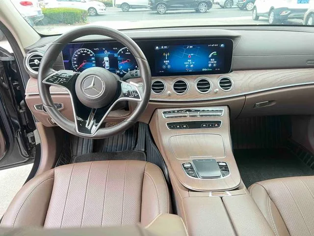Mercedes-Benz E-Class 2021 Restyling E 300 L Fashionable Passenger car interior photo 12 Mercedes-Benz E-Class 2021 Restyling E 300 L Fashionable Passenger car interior photo 12