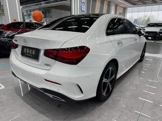 Mercedes-Benz A-Class 2023 A 200 L Спортивный седан Модная версия интерьер фото 6