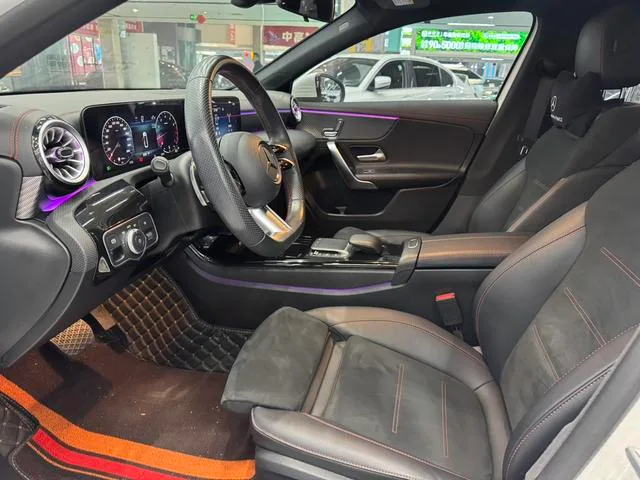 Mercedes-Benz A-Class 2023 A 200 L Спортивный седан Модная версия интерьер фото 7