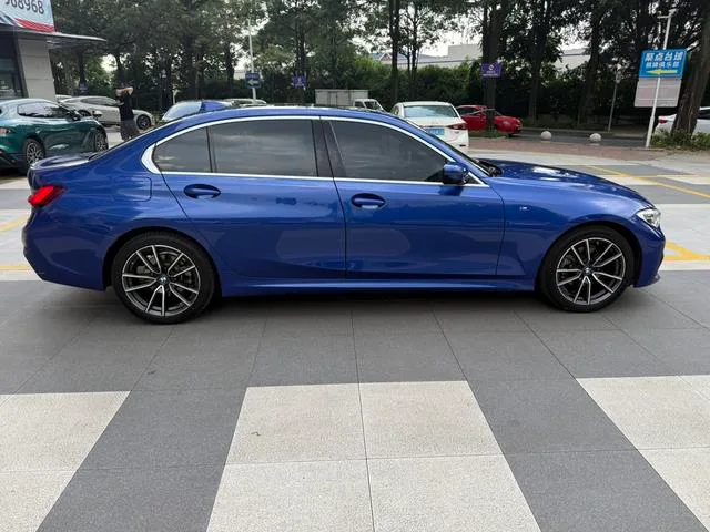 BMW 3 Series 2022 325Li M Conjunto deportivo exterior foto 8 BMW 3 Series 2022 325Li M Conjunto deportivo exterior foto 8