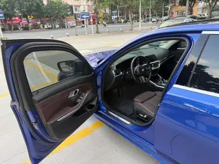 BMW 3 Series 2022 325Li M Conjunto deportivo interior foto 11 BMW 3 Series 2022 325Li M Conjunto deportivo interior foto 11
