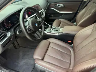 BMW 3 Series 2022 325Li M Conjunto deportivo interior foto 12 BMW 3 Series 2022 325Li M Conjunto deportivo interior foto 12