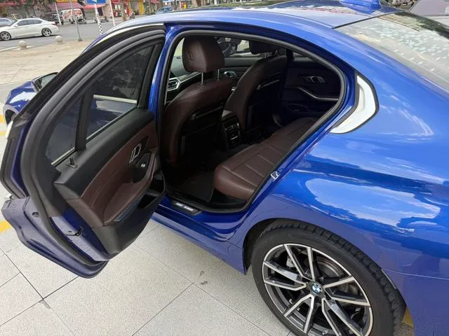 BMW 3 Series 2022 325Li M Conjunto deportivo interior foto 13 BMW 3 Series 2022 325Li M Conjunto deportivo interior foto 13