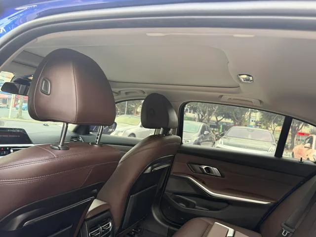 BMW 3 Series 2022 325Li M Conjunto deportivo interior foto 15 BMW 3 Series 2022 325Li M Conjunto deportivo interior foto 15