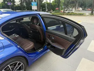 BMW 3 Series 2022 325Li M Conjunto deportivo interior foto 16 BMW 3 Series 2022 325Li M Conjunto deportivo interior foto 16