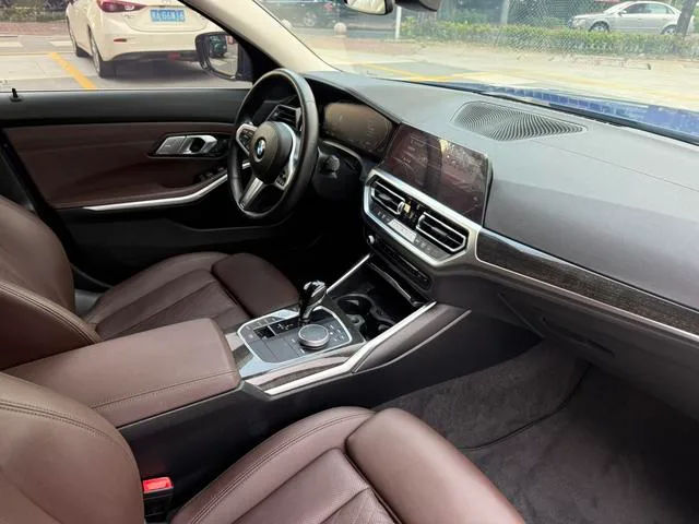 BMW 3 Series 2022 325Li M Conjunto deportivo interior foto 19 BMW 3 Series 2022 325Li M Conjunto deportivo interior foto 19