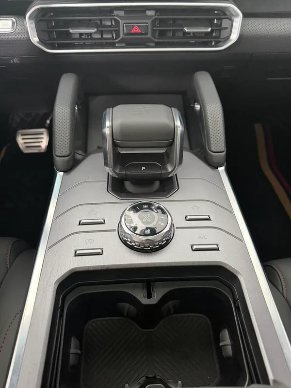 Jetour T2 2023 2.0TD Four-wheel drive Time travel PRO interior photo 14 Jetour T2 2023 2.0TD Four-wheel drive Time travel PRO interior photo 14