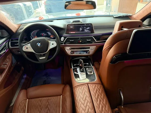 BMW 7 Series 2021 740Li xDrive Administrative Luxury Set exterior photo 8 BMW 7 Series 2021 740Li xDrive Administrative Luxury Set exterior photo 8