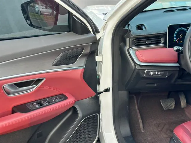 Jetour X70 PLUS 2024 Champion Edition 1.5T DCT Champion PRO 7 seat interior photo 15 Jetour X70 PLUS 2024 Champion Edition 1.5T DCT Champion PRO 7 seat interior photo 15