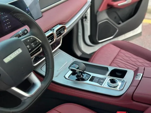 Jetour X70 PLUS 2024 Champion Edition 1.5T DCT Champion PRO 7 seat interior photo 16 Jetour X70 PLUS 2024 Champion Edition 1.5T DCT Champion PRO 7 seat interior photo 16