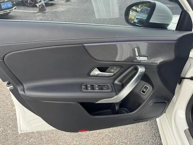 Mercedes-Benz A-Class 2021 A 200 L Sport Sedan Fashion Edition interior photo 11 Mercedes-Benz A-Class 2021 A 200 L Sport Sedan Fashion Edition interior photo 11