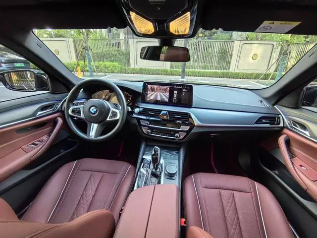 BMW 5 Series 2022 Restyling 530Li Leading Type M Sports suit exterior photo 4 BMW 5 Series 2022 Restyling 530Li Leading Type M Sports suit exterior photo 4