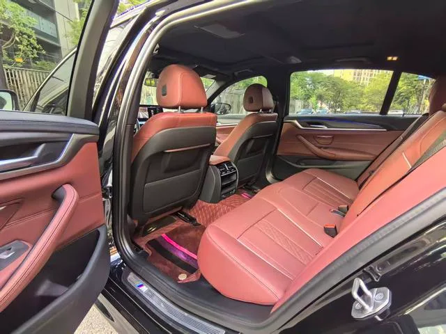 BMW 5 Series 2022 Restyling 530Li Leading Type M Sports suit interior photo 6 BMW 5 Series 2022 Restyling 530Li Leading Type M Sports suit interior photo 6