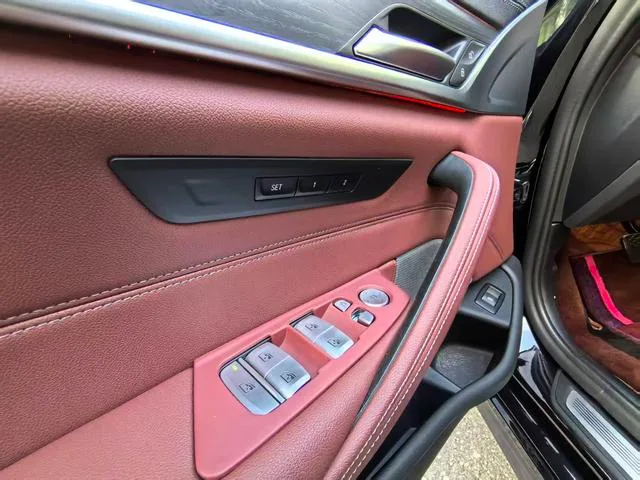 BMW 5 Series 2022 Restyling 530Li Leading Type M Sports suit interior photo 7 BMW 5 Series 2022 Restyling 530Li Leading Type M Sports suit interior photo 7