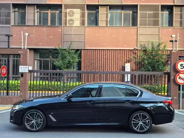 BMW 5 Series 2022 Restyling 530Li Leading Type M Sports suit interior photo 8 BMW 5 Series 2022 Restyling 530Li Leading Type M Sports suit interior photo 8