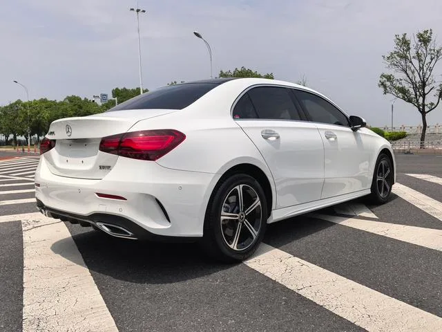Mercedes-Benz A-Class 2025 A 200 L Fashion Edition interior photo 9