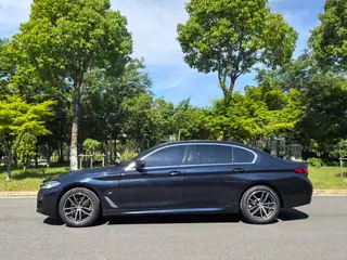 BMW 5 Series 2022 Reforma 525Li M Conjunto deportivo exterior foto 2 BMW 5 Series 2022 Reforma 525Li M Conjunto deportivo exterior foto 2