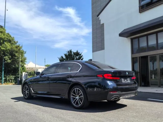 BMW 5 Series 2022 Reforma 525Li M Conjunto deportivo exterior foto 3 BMW 5 Series 2022 Reforma 525Li M Conjunto deportivo exterior foto 3