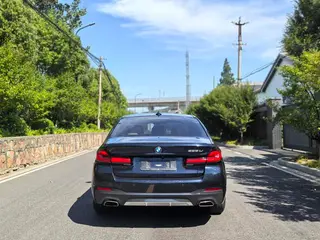 BMW 5 Series 2022 Reforma 525Li M Conjunto deportivo exterior foto 6 BMW 5 Series 2022 Reforma 525Li M Conjunto deportivo exterior foto 6
