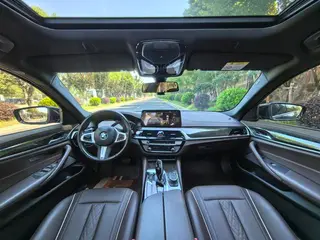 BMW 5 Series 2022 Reforma 525Li M Conjunto deportivo interior foto 9 BMW 5 Series 2022 Reforma 525Li M Conjunto deportivo interior foto 9