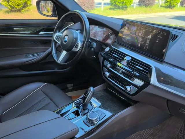 BMW 5 Series 2022 Reforma 525Li M Conjunto deportivo interior foto 10 BMW 5 Series 2022 Reforma 525Li M Conjunto deportivo interior foto 10