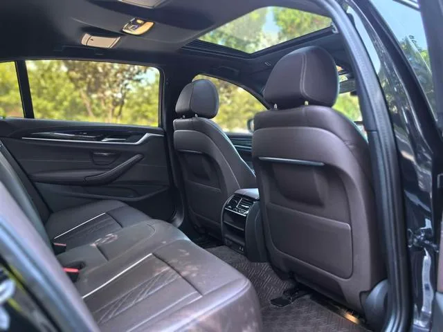 BMW 5 Series 2022 Reforma 525Li M Conjunto deportivo interior foto 11 BMW 5 Series 2022 Reforma 525Li M Conjunto deportivo interior foto 11