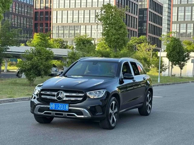 Mercedes-Benz GLC 2020 GLC 260 L 4MATIC Dynamic exterior photo 1 Mercedes-Benz GLC 2020 GLC 260 L 4MATIC Dynamic exterior photo 1
