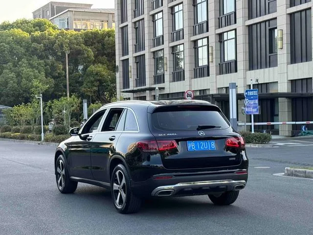 Mercedes-Benz GLC 2020 GLC 260 L 4MATIC Dynamic exterior photo 6 Mercedes-Benz GLC 2020 GLC 260 L 4MATIC Dynamic exterior photo 6