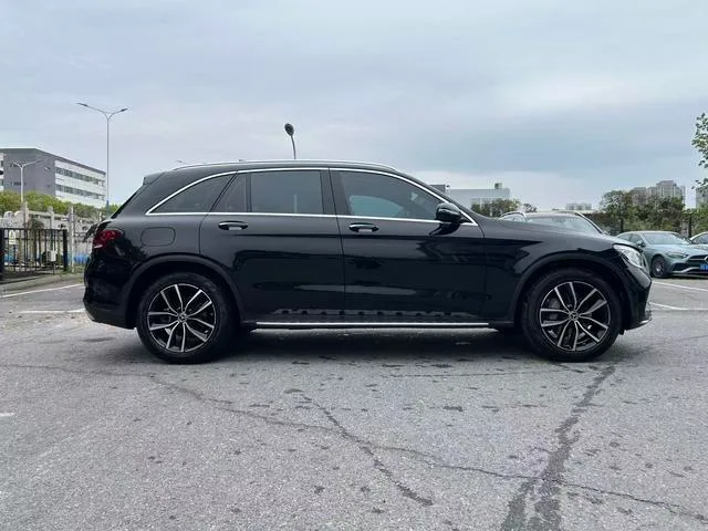 Mercedes-Benz GLC 2021 GLC 300 L 4MATIC Dynamic exterior photo 4