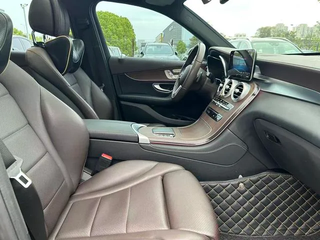 Mercedes-Benz GLC 2021 GLC 300 L 4MATIC Dynamic interior photo 15