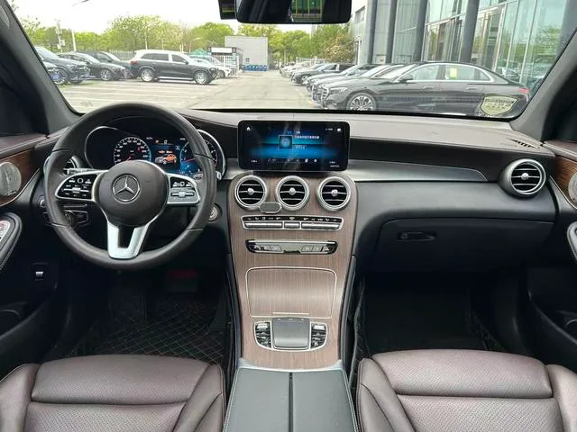 Mercedes-Benz GLC 2021 GLC 300 L 4MATIC Dynamic interior photo 16
