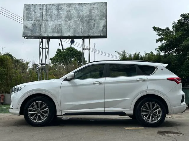 Jetour X70 2022 1.5T DCT Yue Hline Edition 5 seat interior photo 8 Jetour X70 2022 1.5T DCT Yue Hline Edition 5 seat interior photo 8