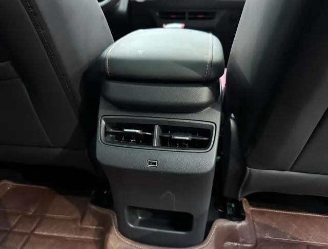 Jetour Dasheng 2023 1.5T DCT Estrellas PRO interior foto 16 Jetour Dasheng 2023 1.5T DCT Estrellas PRO interior foto 16
